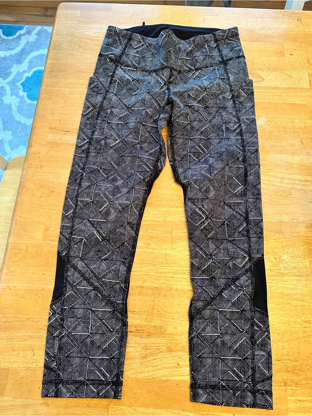 Lululemon crop leggings size 4